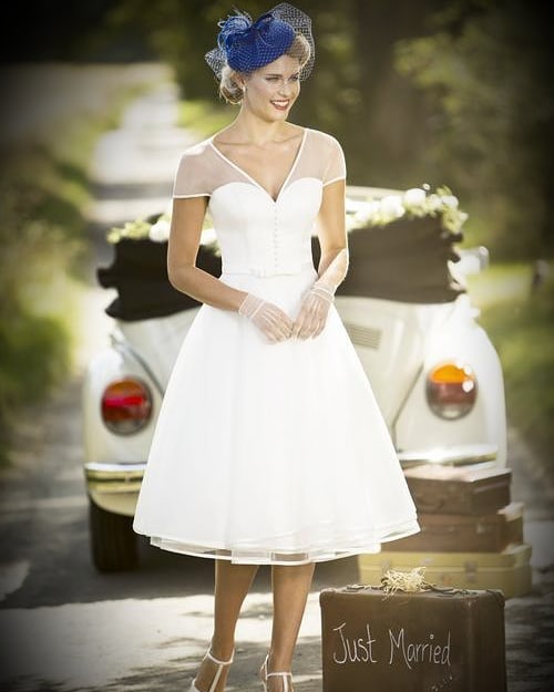 Retro never goes out of style. A retro bridal dress from truebride's Brighton Belle Collection.👰🏻😊 #lacasadeevents #bridetobe #retro #weddingfashion #wedding #weddingdress #vintage #weddinginspo #bridaldress #fashion #istanbulweddingplanner #weddingplanneristanbul #retrowedding