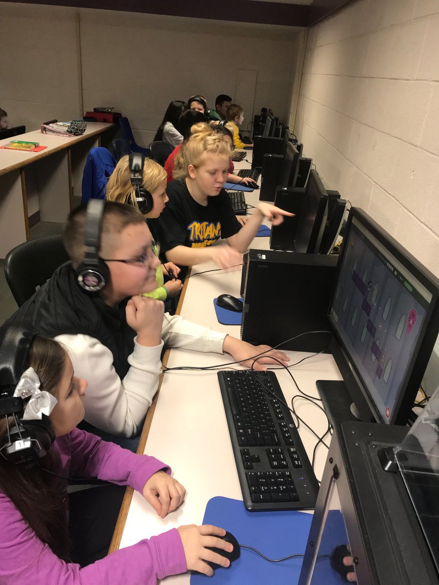 jbrandeberry's tweet photo. Madison seventh graders and first graders teamed up for #HourOfCode ⁦@codeorg⁩ ⁦@Trojans_Madison⁩ ⁦@jeanellewonders⁩ ⁦@mar10g⁩ #Awesome https://t.co/3TT1W9EEno