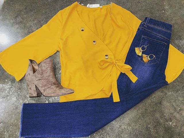 mergeboutiquecs's tweet photo. Mustard Top-$26.99
Earrings-$12.99
Jeans-$36.99
Booties-$49.99
.
.
.
Comment #runship #runhold to purchase!! #aggies #onlineshopping #trendy #musthave #smocktop #centurysquare #fallfashion #ootd #shopmerge #shoplocal #onlineshopping #boutiqueshopping #fashion #fashionable #f… https://t.co/MWBkzNl88K