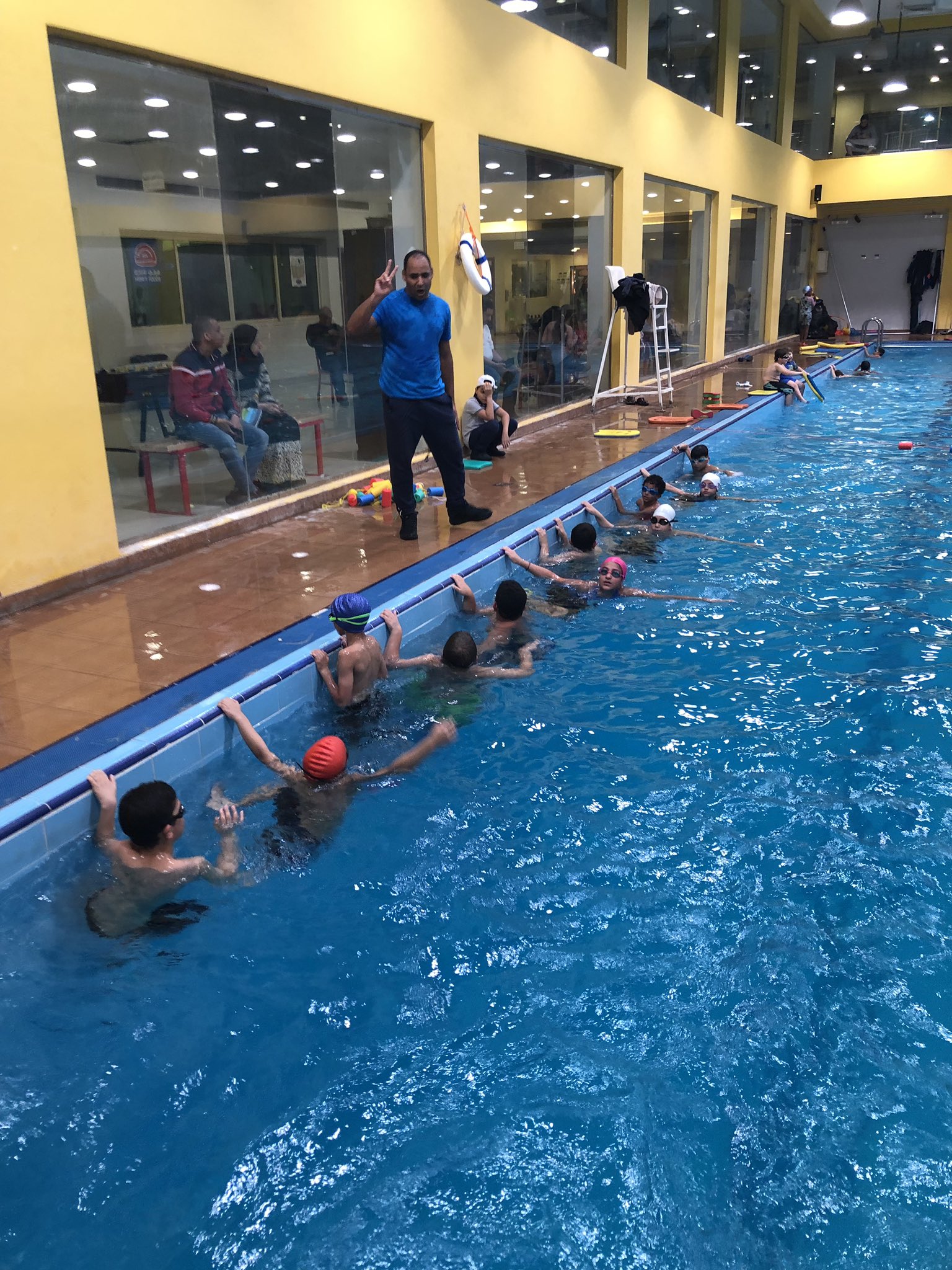 تعليم السباحة للاطفال في الرياض