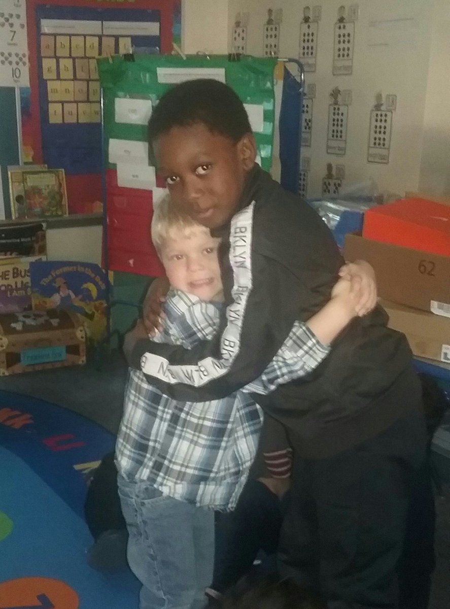 arielgrip's tweet image. Room 226 loves their kindergarten room 102 class buddies!!! #AsburyParkSchoolDistrict #NextLevelAPSD #performancepassionpurpose @drminuskin @esthermu
