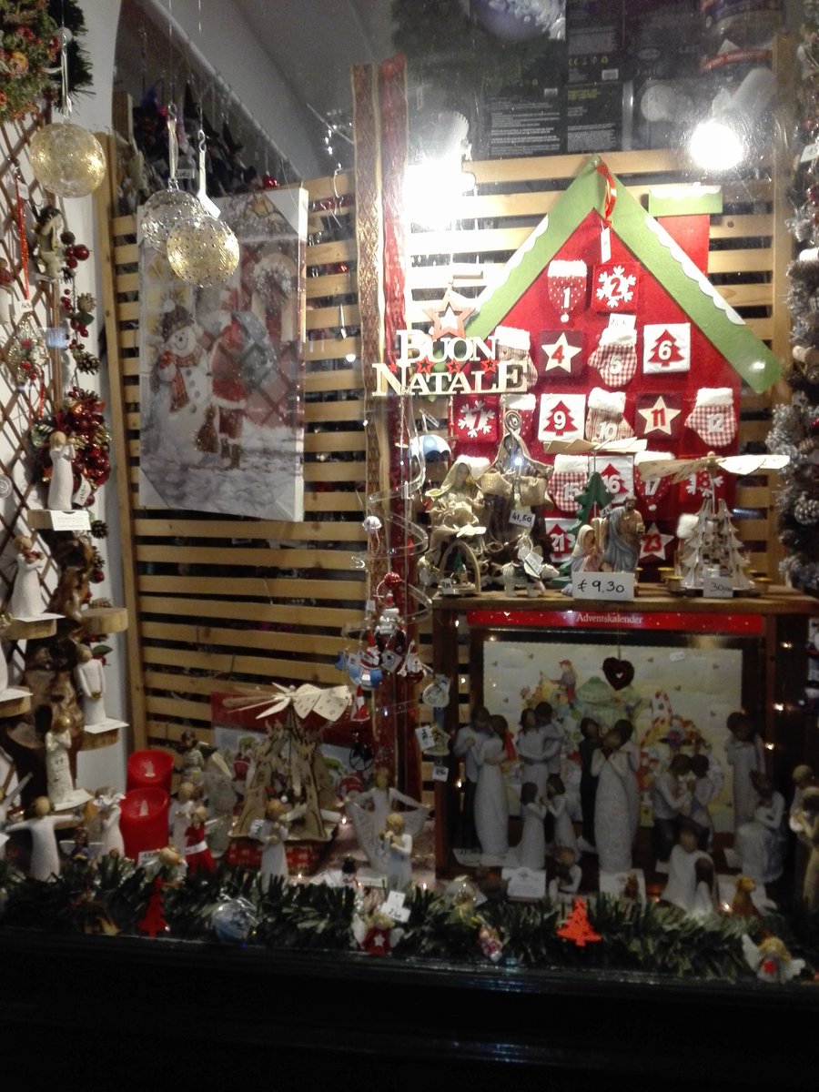 Christmas is coming in Turin's historic city centre! #Torino #visitturin #christmasinitaly #contromanovra #italy @TurinItalyGuide @BeautyfromItaly @turismotorino