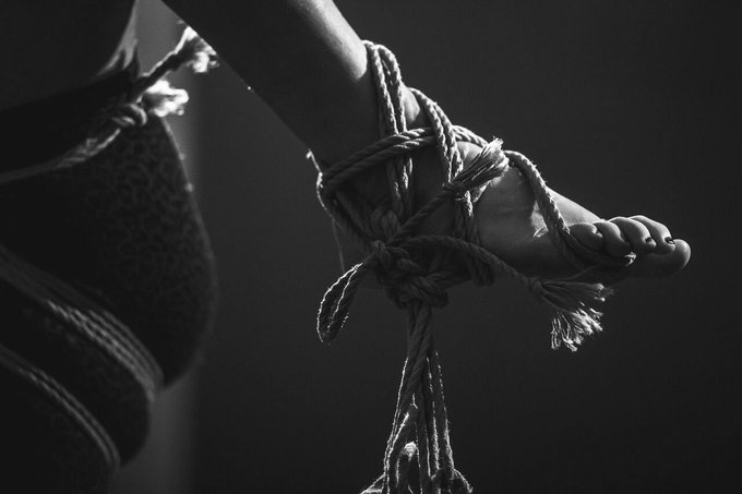 This is one of my favourite images from a set I shot on the fly when a my friend at @captivatethem put