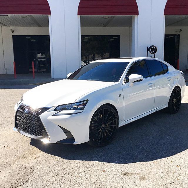 powerhousewheel's tweet photo. Our Friday install! Clean and ready for the weekend!
————————————
#varrowheels #varrofriday https://t.co/N06spwk909 https://t.co/Ddy9ijIE8K