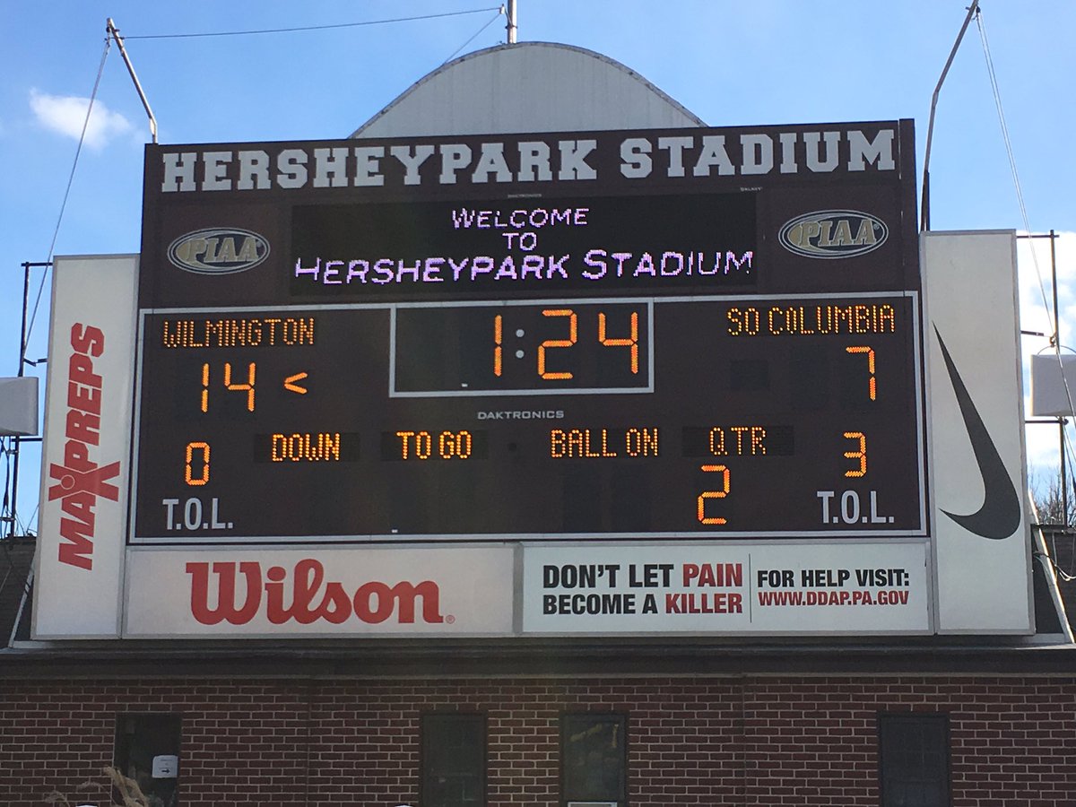 HeraldByknish's tweet photo. Wilmington scores with 1:24 left in the first half and gets the 2 point conversion. #RallyWilmington https://t.co/5FmBrOaTOd