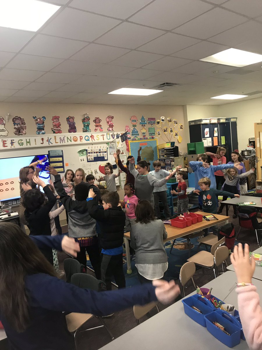 WadeHemingway's tweet photo. We had a great time working on our number recognition with our 5th grade buddies. @RootElem #WorkHardBeKind https://t.co/HRtJaBoQYt