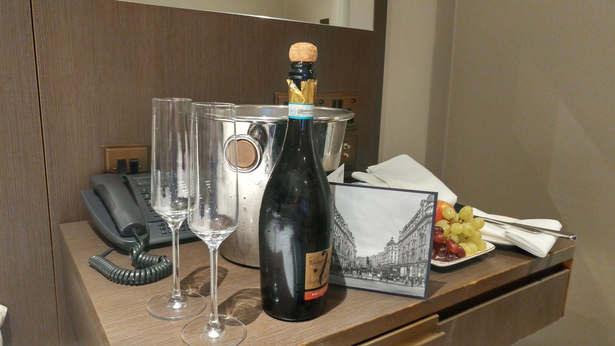 LRPBlog's tweet image. Yet again the #RaddisonBluBloomsbury goes above and beyond expectations. Thank you guys for this. We will love it #BirthdayTreat #Bloomsbury