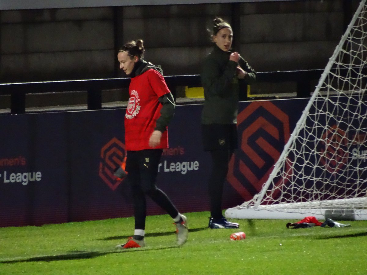 ArsenalWomenSC's tweet photo. @AvaKuyken @leahcwilliamson and @SarivVeenendaal at the game on Wednesday evening!
#AvaAvaAva
#ShesOneOfOurOwn
#SariSariSari 
#COYG🔴 #WeAreTheArsenal https://t.co/0xBzbsxxEh