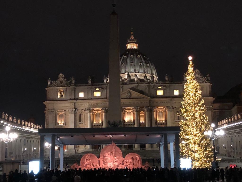 Piazza San Pietro: si accendono l’abete del FriuliVG e il presepe del Veneto @FVGlive #TourismFVG @SergioBini68 @M_Fedriga @zaiapresidente