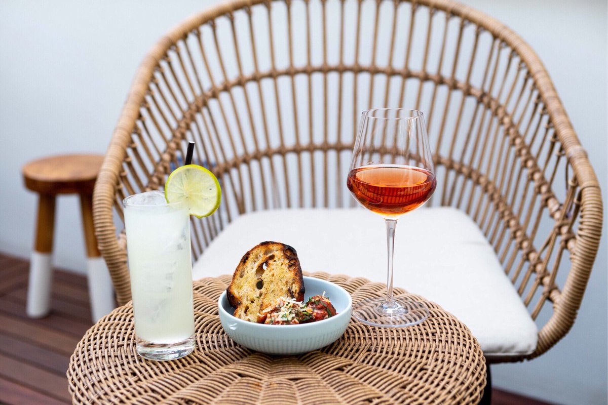 Who's ready for Golden Hour?! ✨ Enjoy our curated selection of cocktails and small bites today from 3pm-7pm. 🍸#HappyHour #Friyay #Drinks #Friday #WeHo