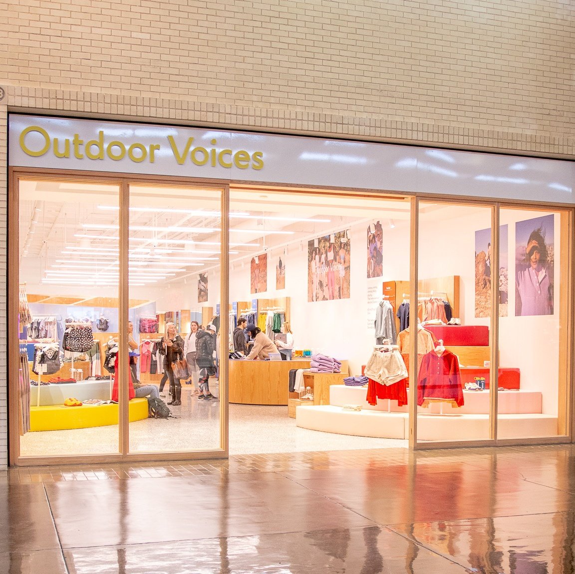 NorthParkCenter's tweet image. .@outdoorvoices is now open on Level One between Macy's and Dillard's💙🧡💚💛 #doingthings