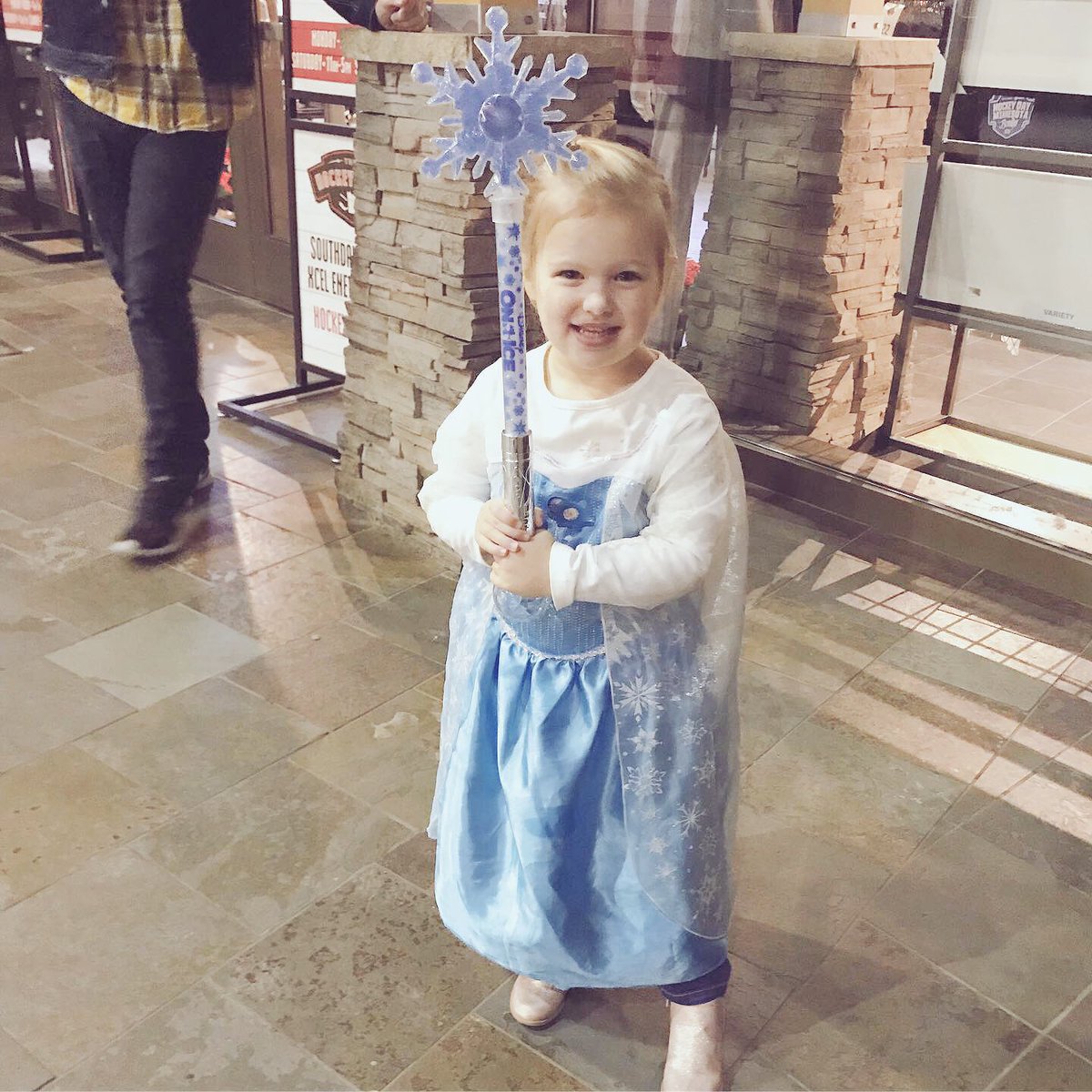 It was a #magical night for Dez, Taylor and Dusty at @disneyonice! 
If you have a chance definitely go see the magic at @xcelenergyctr!!