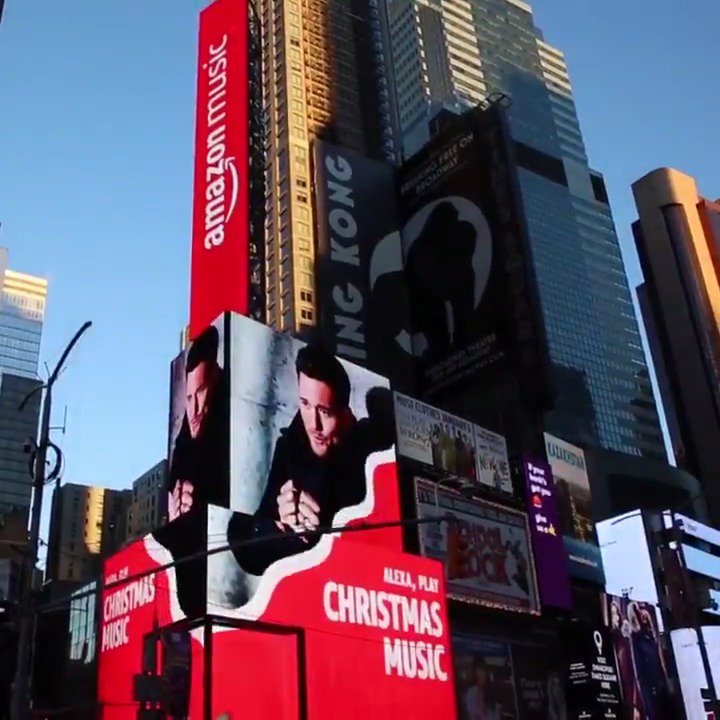 Michael in Times Square! Thank you @AmazonMusic. 🎁 #AlexaPlay Christmas music. amzn.to/2L2C9wQ https://t.co/x1fOIQvwJd