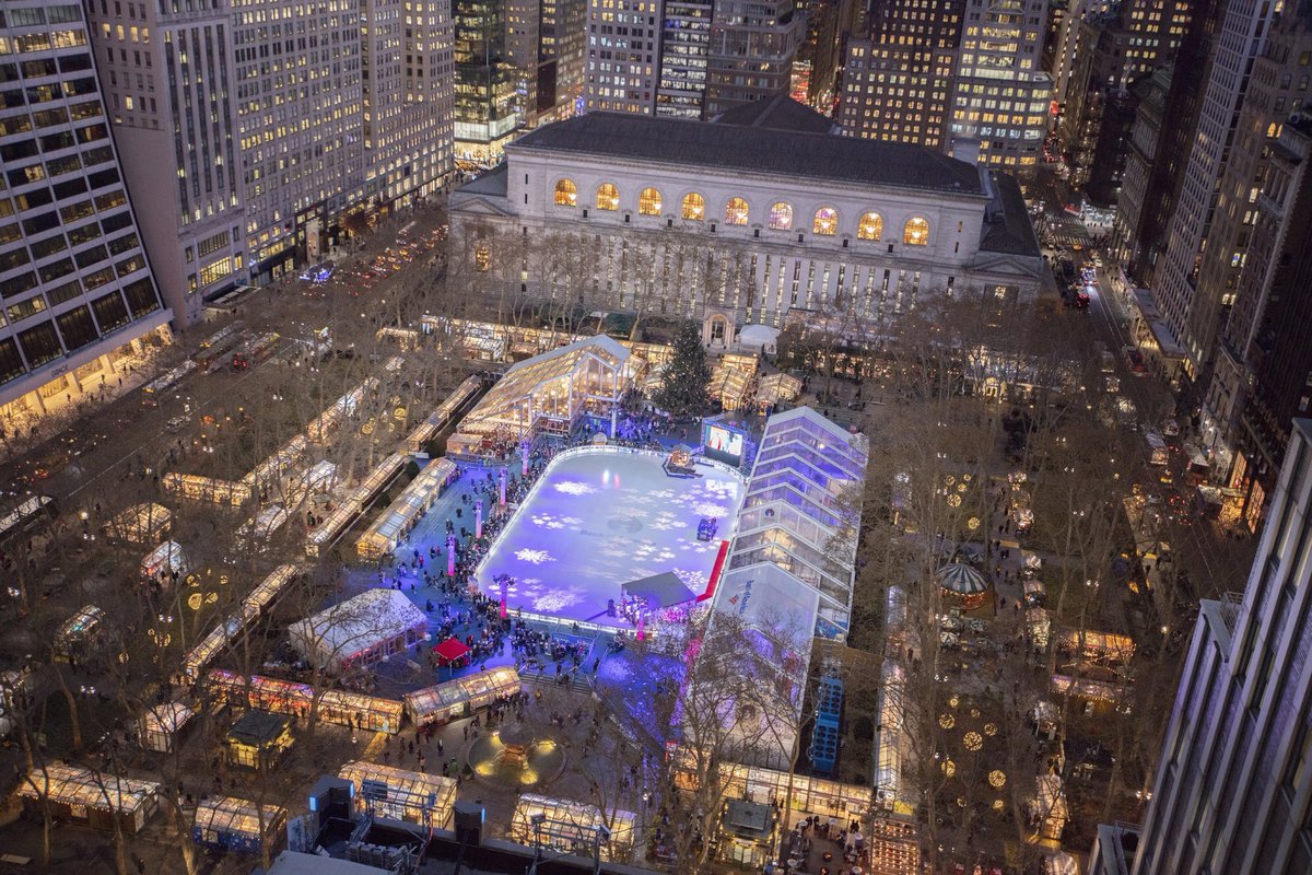 Christmas is coming 🗽🎄🎅🏻
📍Bryant Park