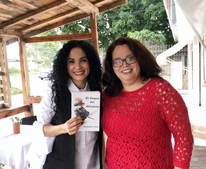 En los <a href="/Pastelesde_Gaby/">Los Pasteles de Gaby</a> de las <a href="/MxVias/">Vías Literarias México</a>  "El Duque del Altozano", como siempre y para no perder la costumbre..., ¡bien acompañado! <a href="/MgabrielaFB/">María Gabriela Franco</a> y <a href="/rayoguzmanc/">Rayo Guzmán 🇲🇽 🇫🇷</a> con el pájaro en #Mexico  Ahí puedes conocer a ese singular personaje. ¡Tiene unos pasteeeles!