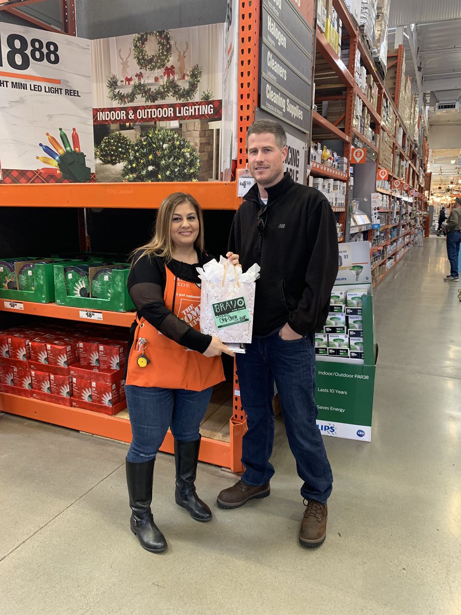 dereksawyers's tweet photo. Let’s BRAVO this special women right here. That diagnostic lead turned into a big Cha-Ching for store #6601 putting them up in the sky.. Thank you for all your help. #iLOVEHVAC winner winner...... https://t.co/mi2pD1er0k