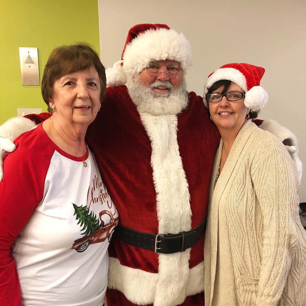 IvieInc's tweet photo. Ho Ho Ho Santa stopped by for our Jingle &amp; Mingle Holiday Lunch! 
🎄🎁🎅🏼❄️ https://t.co/beZO94DqBc