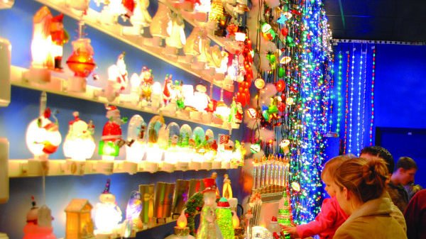 It's beginning to look a alot like Christmas in Southern Indiana! Check out some of our favorite holiday traditions! southernindiana.org/2018/12/07/chr…