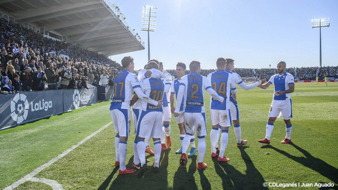 Capital_Deporte's tweet photo. ⚽ ¡Arranca el derbi en el feudo pepinero! Mueve el esférico el conjunto de Pellegrino .

#Leganés 0-0 #Getafe https://t.co/jY3g7oAvhD