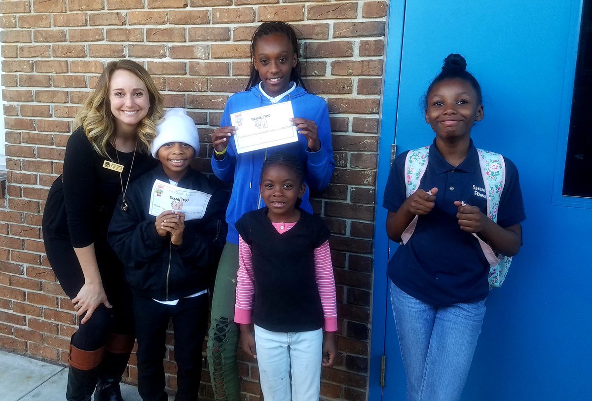 KellyMooreVCS's tweet photo. Congratulations to Dakota, Se'maj, Malachi, and Victoria for being named Students of the Week on their Bus! Also shout out to our amazing driver and bus attendant for creating certificates and reinforcing positive behavior! 💛💛 @amhall814 @MeganPellicer @MitchellKMoyer https://t.co/1nqjjKDfqt
