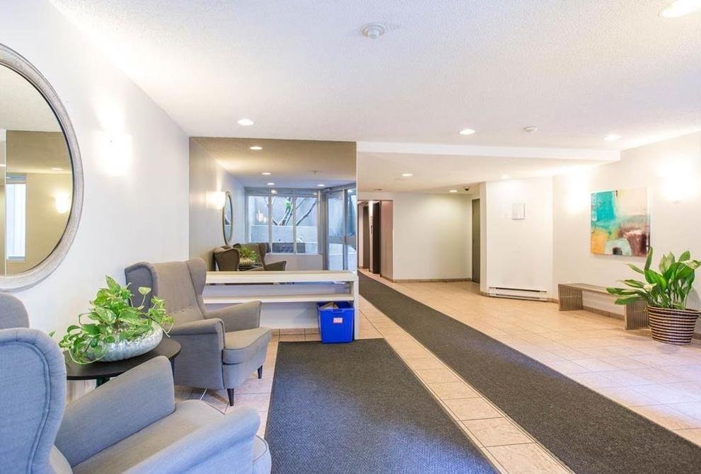 Perfect location! Bright Southwest facing. Open house: Sun 9th Dec 2- 4 pm or call for your own private showing: bit.ly/2r7UaAD
More Information at henriettahomes.ca

#RealEstate #Listing #RealEstateInvestor #RealEstateVancouver #Property #RealEstateAgent