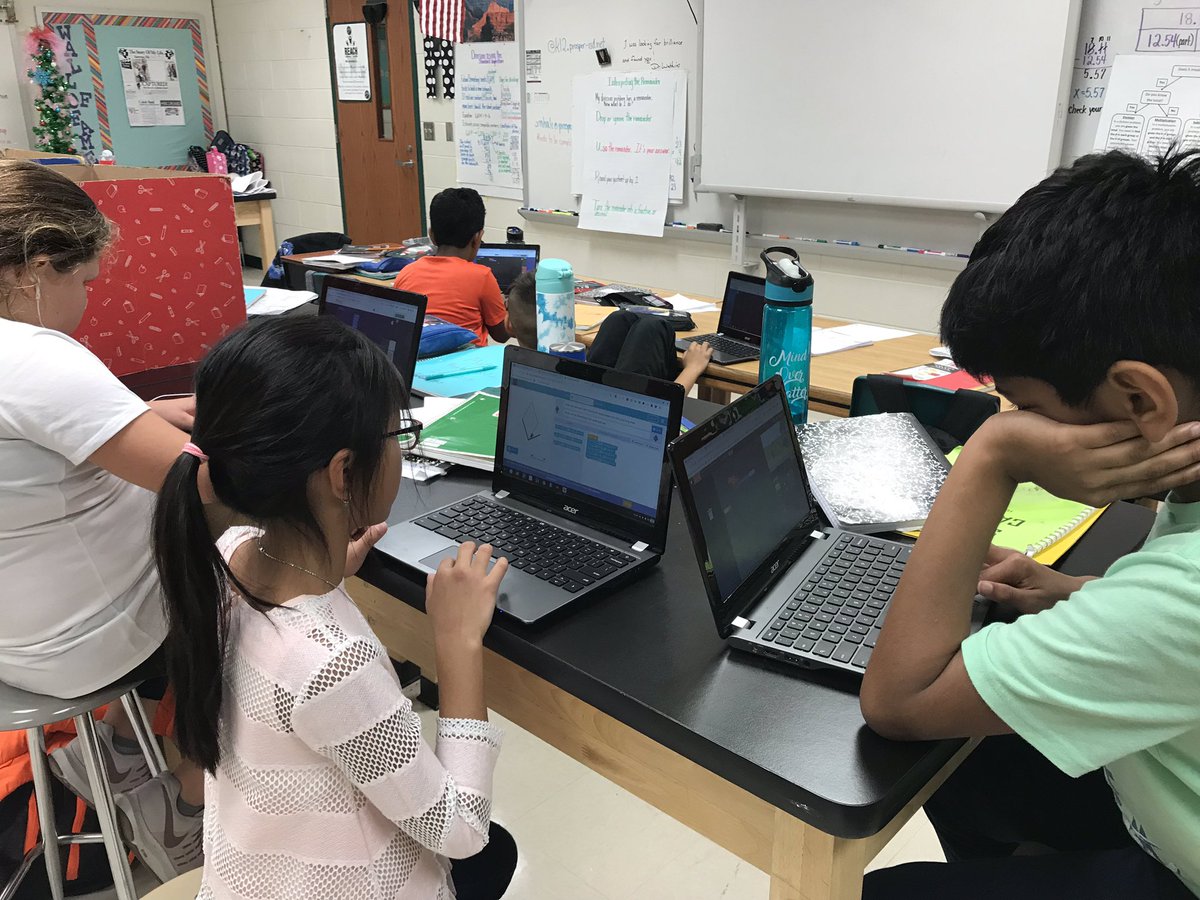 MichelleHale4's tweet image. Folsom Fourth graders enjoying coding this week.  #ProsperCodes @FierceFolsom