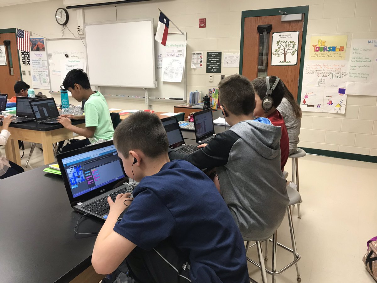 MichelleHale4's tweet image. Folsom Fourth graders enjoying coding this week.  #ProsperCodes @FierceFolsom