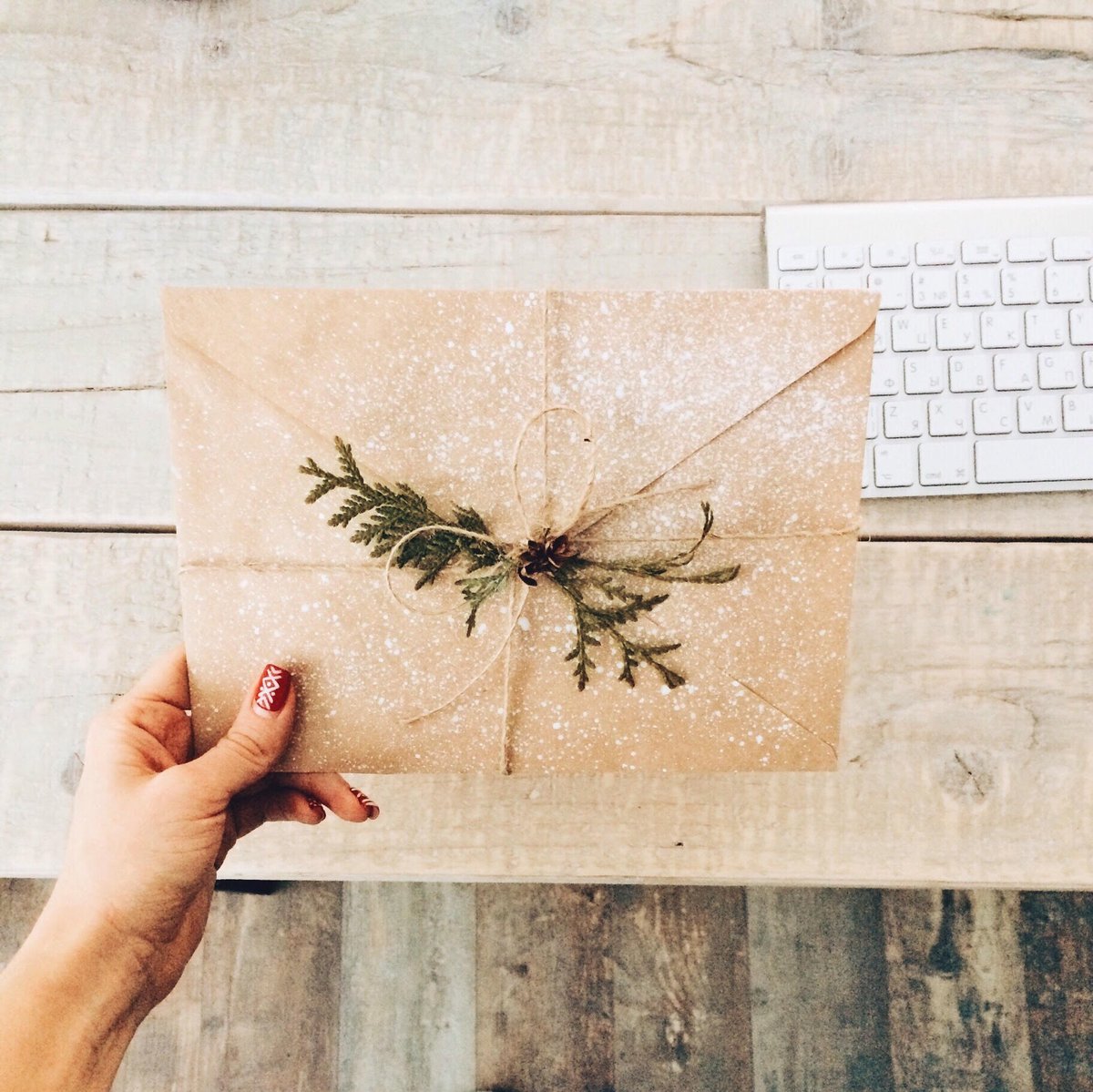 HuddleUpCare's tweet photo. DCT's 2018 Teletherapist Gift Guide is here! [link in bio]. 

#TheTeletherapist #Teletherapy #TeleSLPeeps #TeleOTPeeps #OnlineTherapy #GiftGuide2018 #HolidayGuide2018
 
https://t.co/XJub4sAh1J https://t.co/eYhYwgZUJa