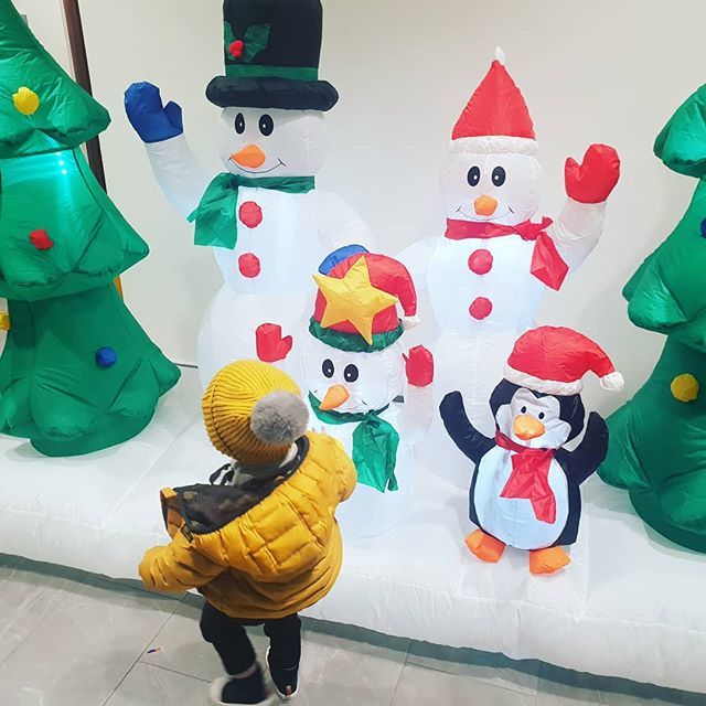 Vicki_os's tweet photo. Xmas family day in work @dingnews 😍😍😍 🎅 https://t.co/OTLfhcDNw6 https://t.co/vfLmx6lO6X