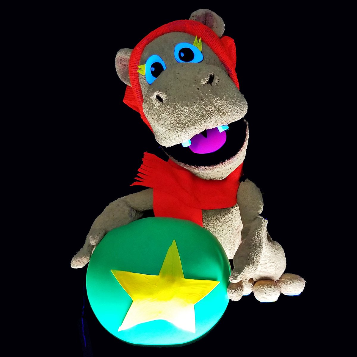 Madcappuppets's tweet photo. It's time for a little...Friday Fiona Fix! Remember, you can catch Fiona every night (weather permitting) during the PNC Festival of Lights @CincinnatiZoo in Fiona's Winter Wonders.
#teamfiona #fionafix #cincinnati #cincyarts #puppets https://t.co/Vt17Tc91Gl