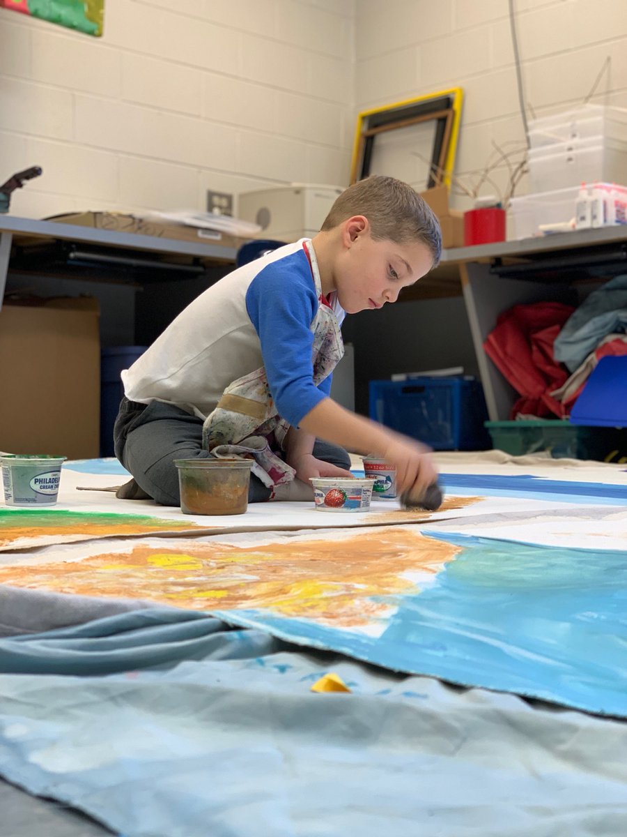 MaryKTapia's tweet photo. When you have a message to communicate it’s all hands on deck for the set! #collaboration #lyonlearning #WeAreD34 #artsed https://t.co/lMzrIUtiCO