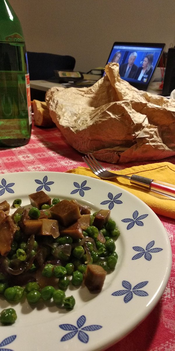 Luca Amodio (@metaluca) on Twitter photo Spezzatino di seitan, acqua del rubinetto, pane fatto in casa e #La7 . Siamo troppo comunisti? Bacioni😘 #aspettando <a href="/welikeduel/">Propaganda Live</a> #propagandalive #propagandatop Spezzatino di seitan, acqua del rubinetto, pane fatto in casa e #La7 . Siamo troppo comunisti? Bacioni😘 #aspettando <a href="/welikeduel/">Propaganda Live</a> #propagandalive #propagandatop