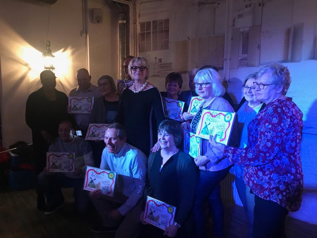 BeleidmwWM's tweet photo. @RitaNoordzij heeft op het Zaanse Vrijwilligersfeest met het Rad van Fortuin 10 geldprijzen van €500,= verloot onder de aanwezige vrijwilligers. Waarom verloten? Elke vrijwilliger is de beste! 🏆 https://t.co/mw9g53ceyU