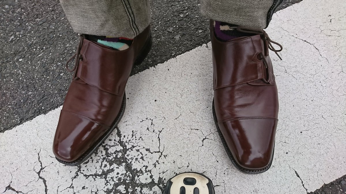 bel729's tweet image. 今日から母が福岡より遊びに来るので、買い出しがてら子供と散歩です。作り直していただいた #福岡の靴 は足を優しく包んでくれます。調整バッチリ。レザーポートさんの #cleaf も最高にカッコ良い。
お子はミッキーの長靴で謎のポーズです
靴下は #ハッピーソックス