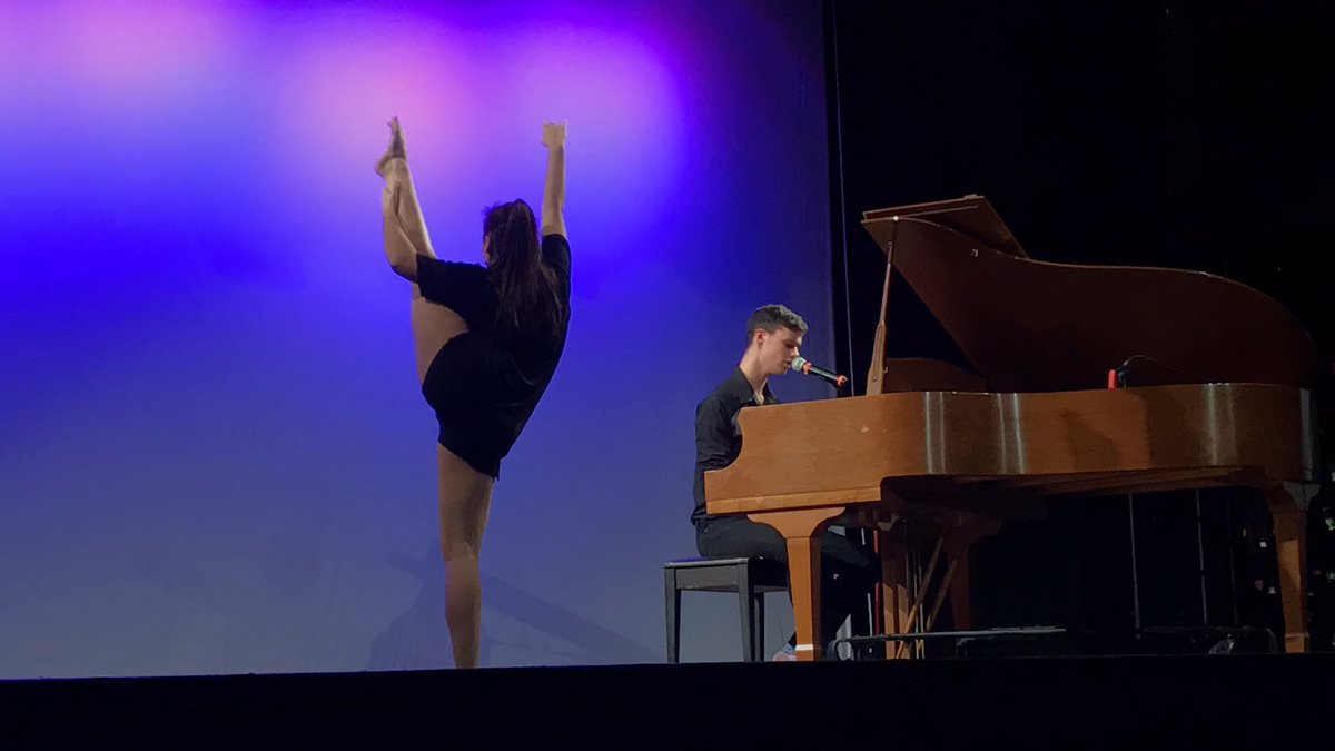 wrdsb's tweet photo. Our @EastwoodArts students make performing look so easy, but in fact, they have practiced for months, days and hours to perfect each and every note, move, line and paint stroke. We are in awe of their hard work, dedication and passion.

We continue to be blown away! #WRDSBlive https://t.co/XeaoPTIdXH