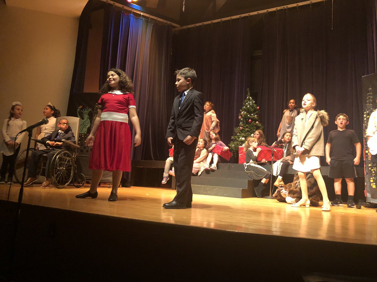 MontessoriMata's tweet photo. Mata Montessori’s production of “Annie Kids” was phenomenal! Our students’ performance was magical! Kudos to the best drama teacher, Mackie Bailey and best musical director, Michelle Vallejo! #matarocks @TransformDISD https://t.co/LqCR9DICSw