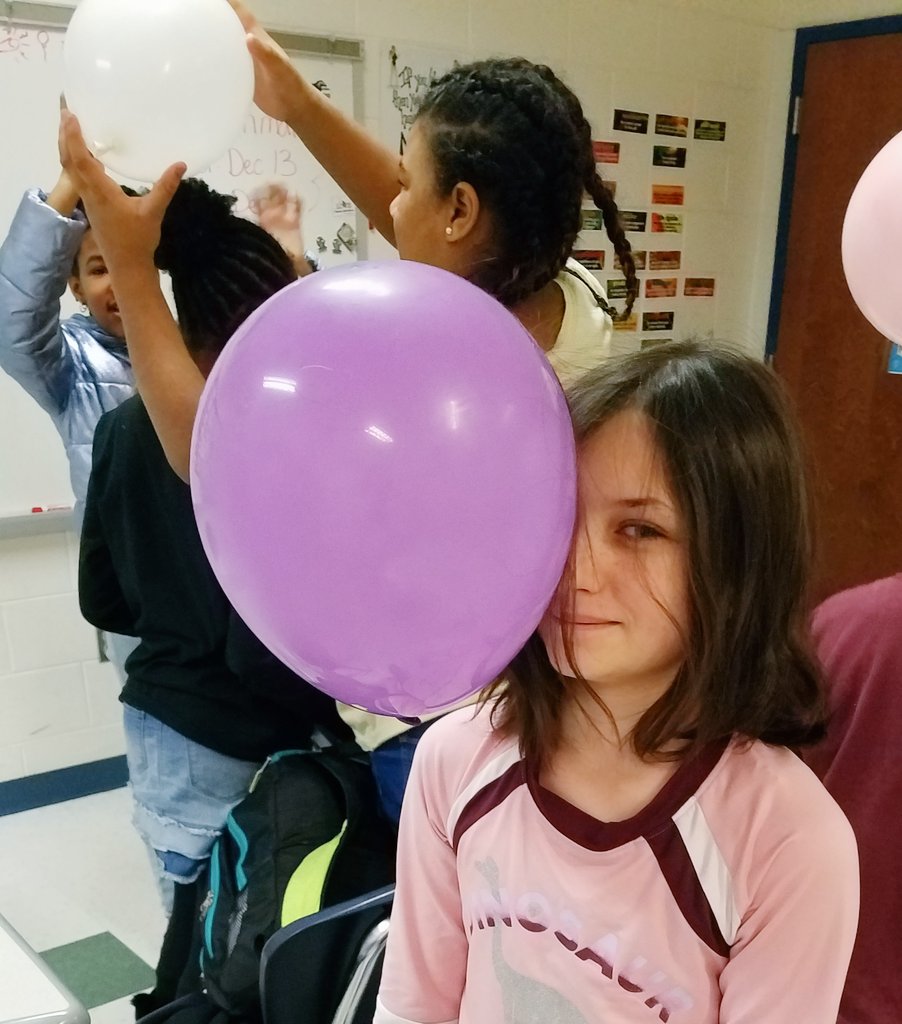 Reviewing and learning how static electricity works. Clearly, the best way to do that is by working directly with the stuff. Oh, and because it's fun! 💥🎈⚡ #science #static #Electricity #crazyhair #fun #staticelectricity #iamcucps