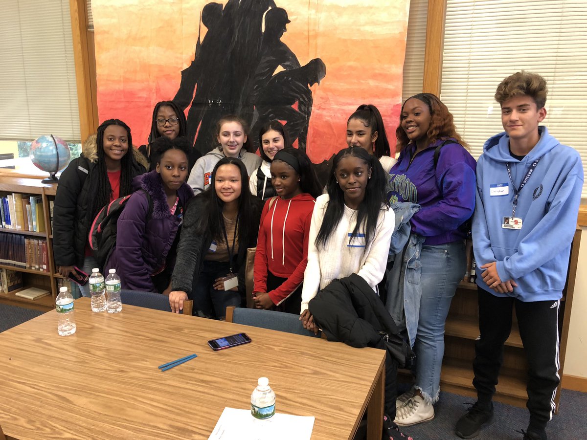 Working with this incredible cohort of Oceanside and Uniondale students via our Bridges program has been an incredible experience. Ss engaged in thoughtful & meaningful dialogue that will culminate in #TakingInformedAction @Tolerance_org @JoeSonofJoe #HardHistory @FrancisEducates