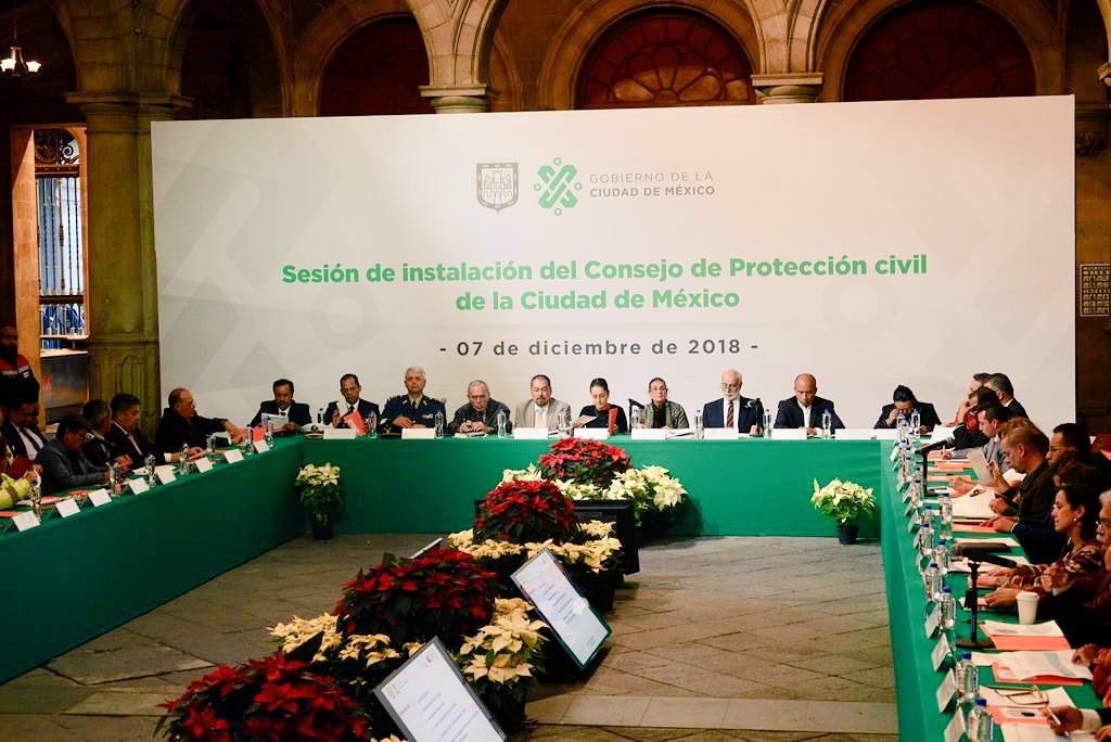 Esta tarde instalamos el Consejo de Protección Civil de la Ciudad de México. Recuerda que puedes inscribirte en la siguiente plataforma para ser voluntario en caso de una emergencia. Este esfuerzo lo realizamos con <a href="/verificado19s/">V19s</a> bit.ly/2UouGwd