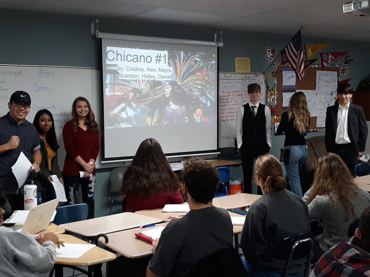 hoppethoughts's tweet photo. INCREDIBLE! Juniors presenting group seminars on American voices! I'm so proud!! Look closely! #gozeebs!#studentscanteach #weareallamerican https://t.co/J58EJeGhPD