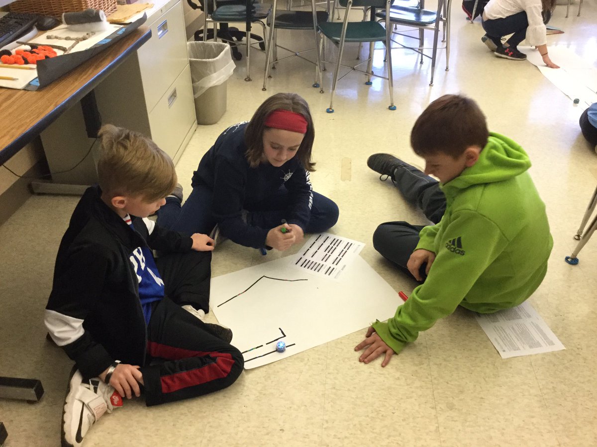 MrsPalmerio's tweet photo. We had a blast using Ozobot Coding Robots today as we celebrated Hour of Code! @Ojrscience #WhatMakesFCSpecial https://t.co/Go52ONoVtB