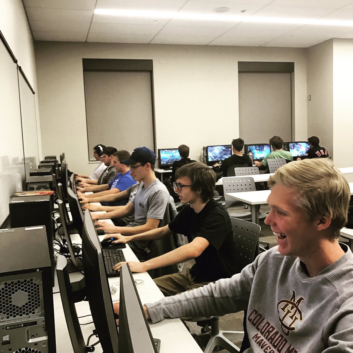CMesaUESports's tweet photo. @ColoradoMesaU gamers having a last night of fun playing @LeagueOfLegends before finals week next week! #workhardgamehard #CMesaU #esports https://t.co/BTdVbulrh2