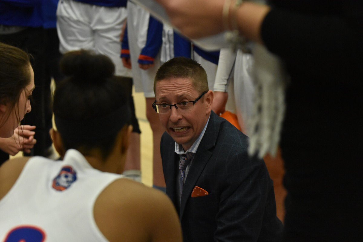 umarysports's tweet photo. INTENSITY = WIN @UMaryWomenBball drops @SCSUHUSKIES 59-47 for 2nd straight @NorthernSunConf win. Gabbie Bohl dominates w/ 27 points and 19 rebounds. #HooksUp #GoingForSweep #PACKtheMAC https://t.co/hjBW9PweLs
