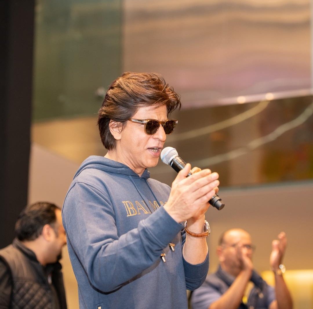 ILoolah's tweet photo. HQ PHOTOS of SRK in Kuwait ❤🇰🇼
#SRK #Zero #SRKinKuwait https://t.co/P0iNcXXvsN
