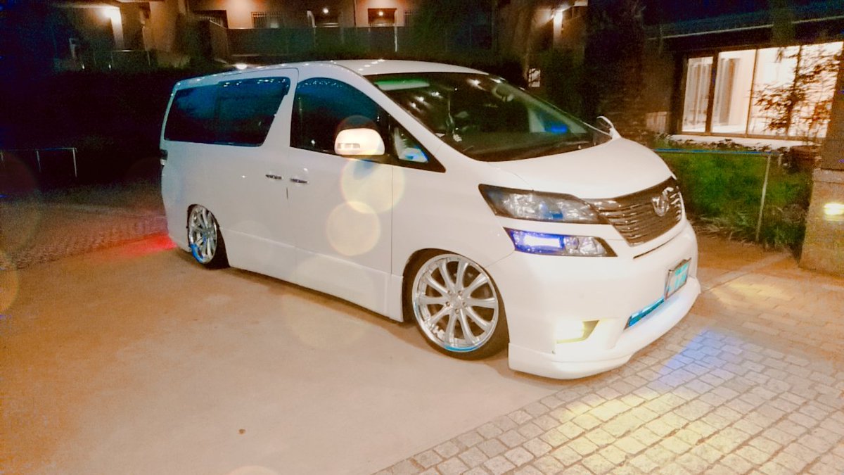 ともゆ 𝕍𝔼𝕃𝕃𝔽𝕀ℝ𝔼 En Twitter 車専用垢 始めました 生脚 ファミリーカー ヴェルファイア Anhw 純ベタ Rtしてね いいねしてね Work イデアル極 車高調 アルヴェル