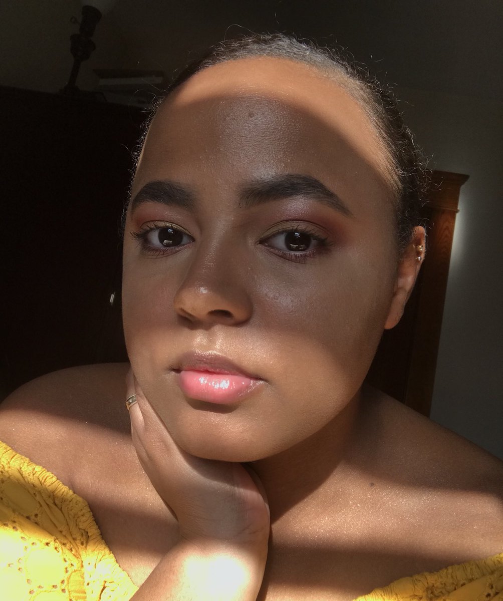 dcsxoia's tweet photo. ❤️🧡💛 #glowup #dewymakeuplook https://t.co/CRnXvuip7I