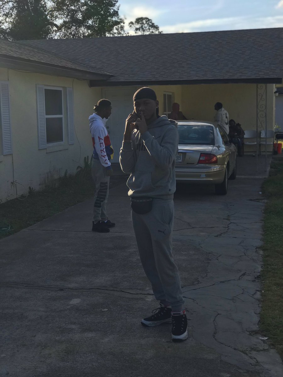 Getem_Twink's tweet photo. RULE #4 Always say less then Necessary ❗️📸🗣 been studying my laws 💯#visualsotw #Floridatrenches🌴 #wyakodak? @Lil_Danichi 🎶 https://t.co/MhVLyArMTa