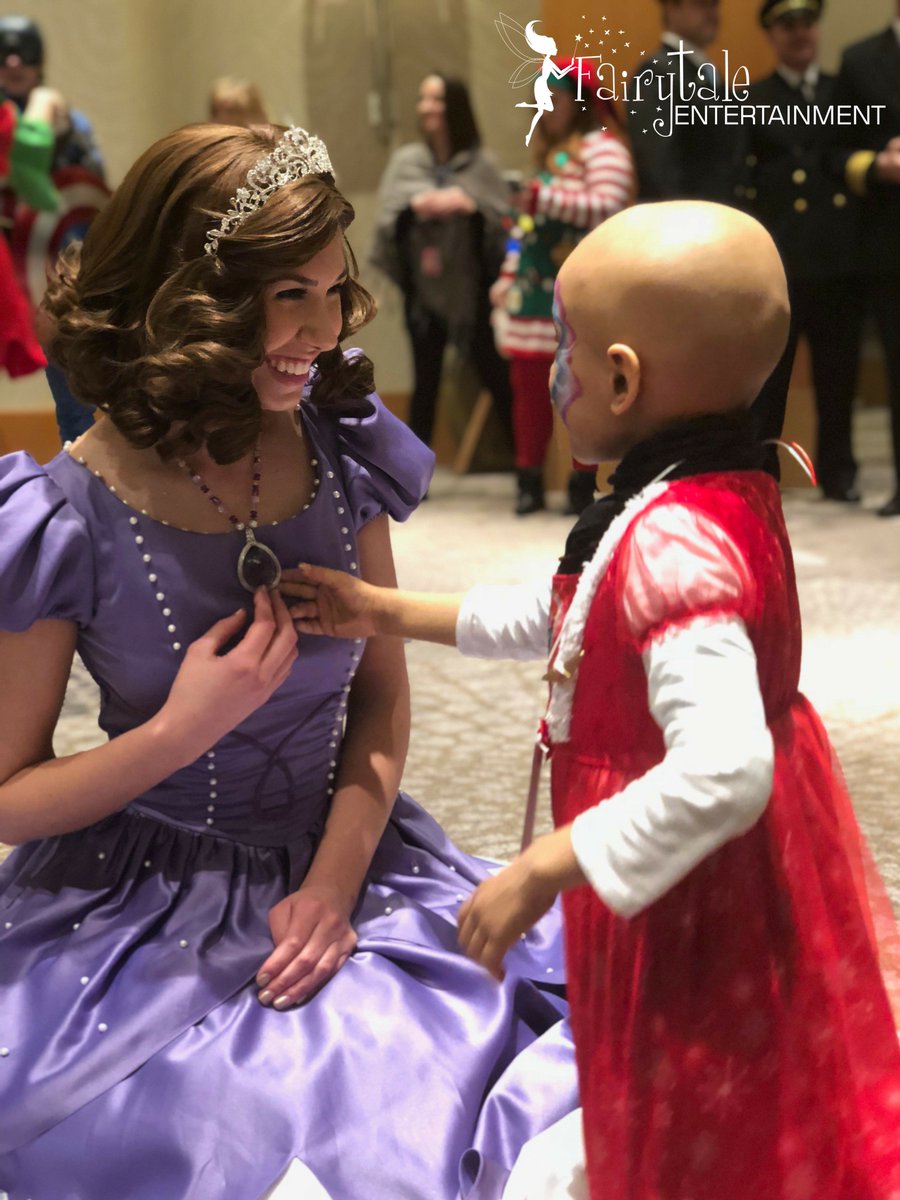 afairytaleparty's tweet photo. It was a privilege to attend #FlighttotheNorthPole again this year. The #Silverliners put together this amazing event each year and bring magic into the lives of underprivileged children. Thank you for allowing us to be part of their holiday experience💖🎄
.
.
.
#Spiderman #Sofia https://t.co/BQBjvEL6JP