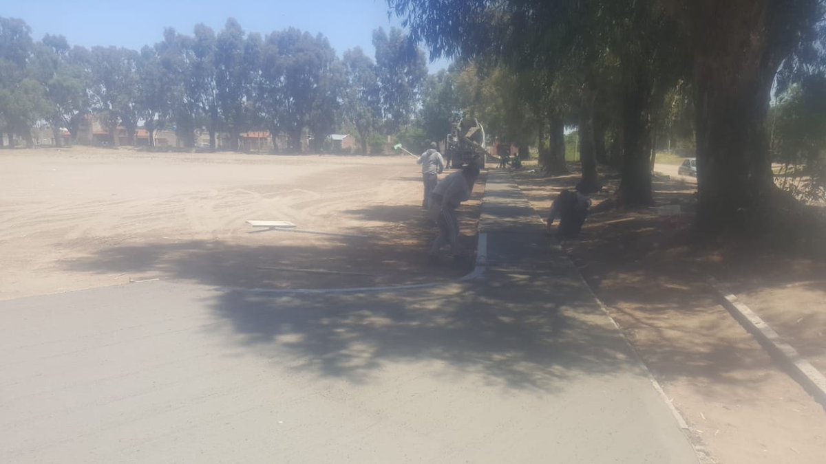 DelegacionesBB's tweet photo. Construcción de pista de salud en el predio donde se encuentra la Capilla Santa Lucía, proyecto "Un espacio más seguro para nuestro barrio" ganador del Presupuesto Participativo del año pasado. #DelegaciónNoroeste #CambiandoBahía https://t.co/mUGd1EzKAg
