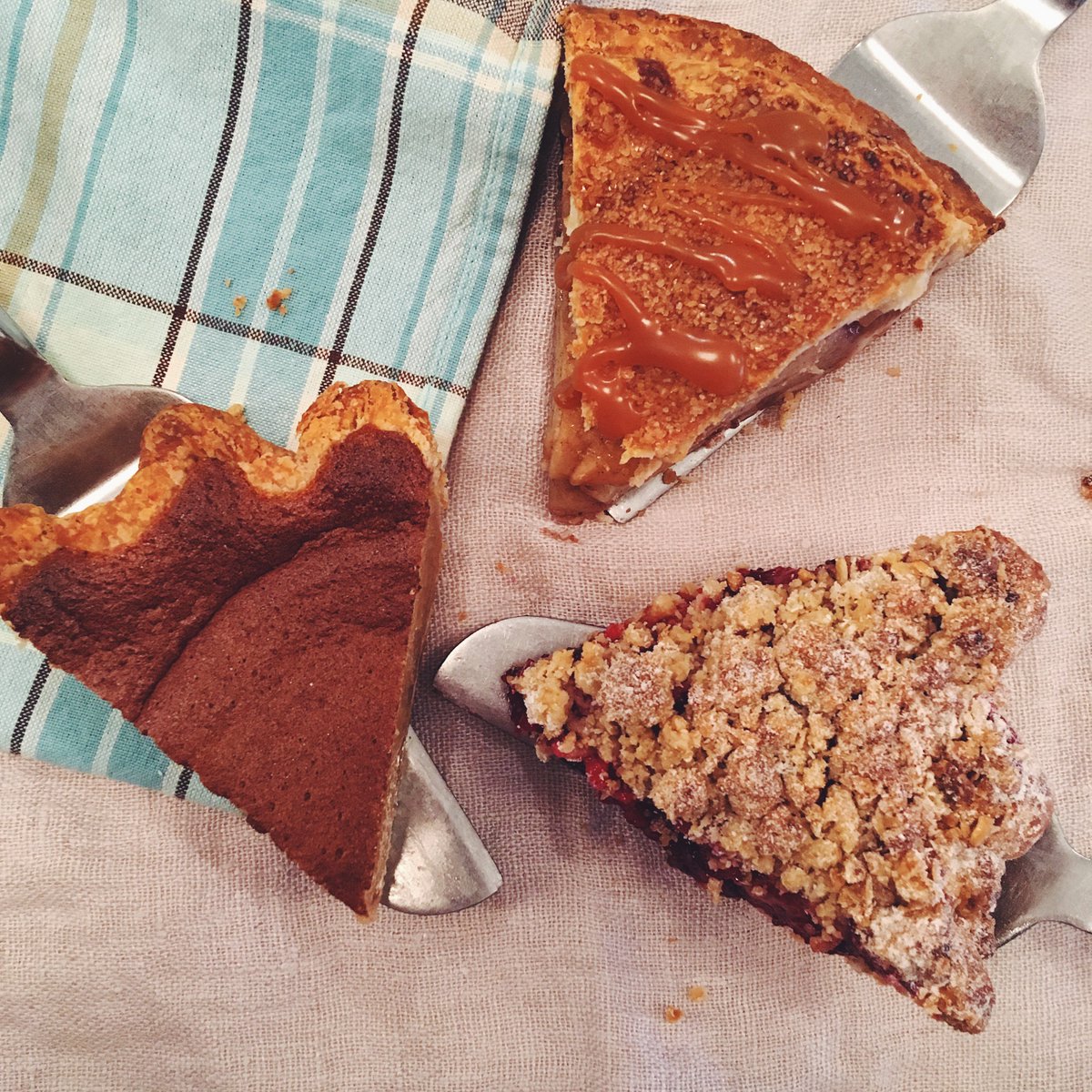 Don't forget about #FridayNightFlights , three slices for $14, 6-10pm, dine in only. See you at our place!

#magpieartisanpies #magpie #pie #phillyfood #phillypie #ilovepie #friYAY